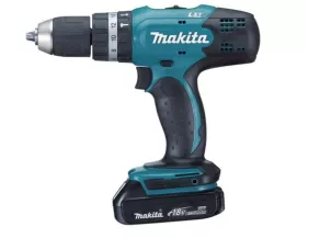 Шуруповерт Makita 48вт с инструментом (средний)